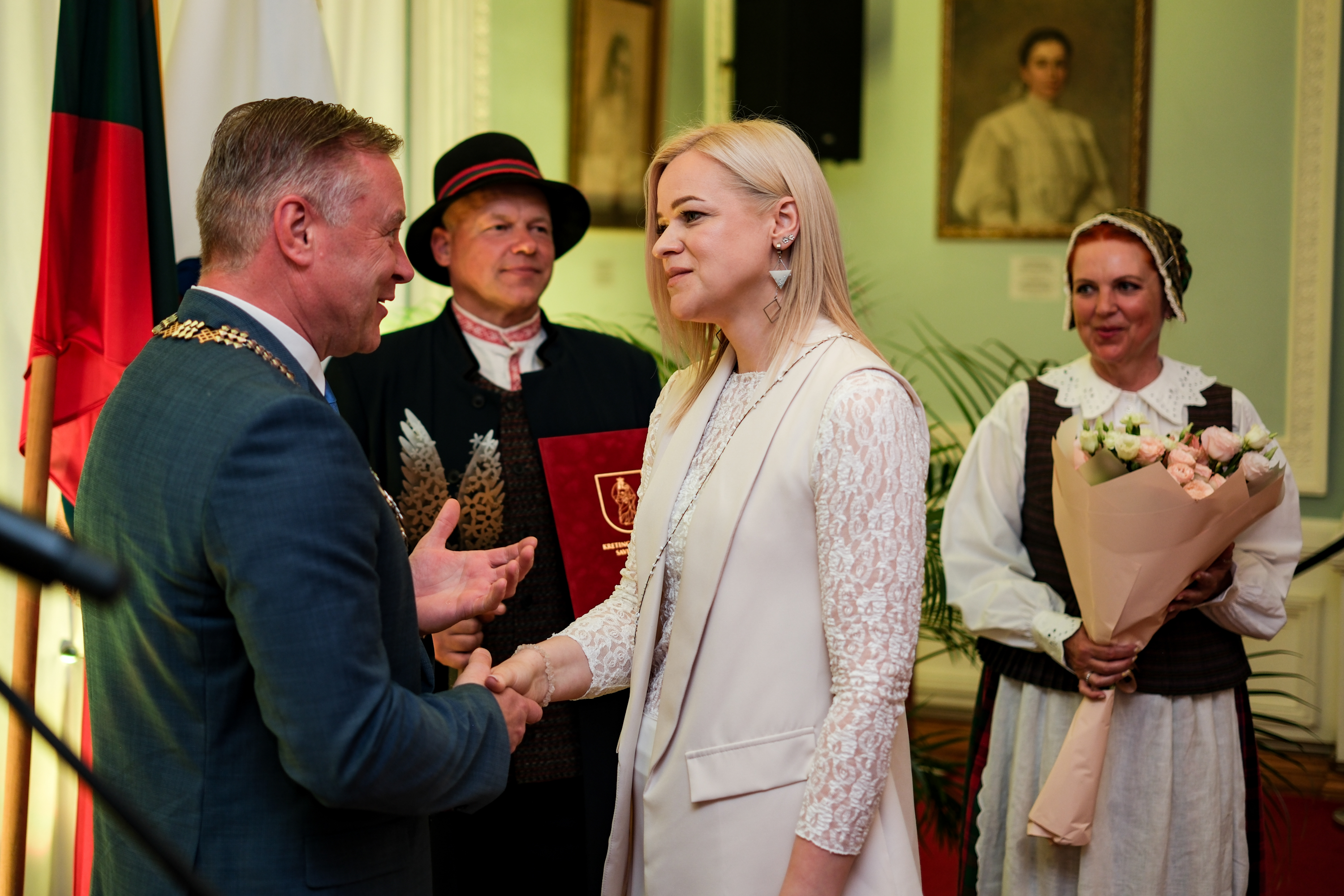 Dvariškoje aplinkoje pagerbti ir apdovanoti Kultūros ir meno premijų laureatai Dvariškoje aplinkoje pagerbti ir apdovanoti Kultūros ir meno premijų laureatai