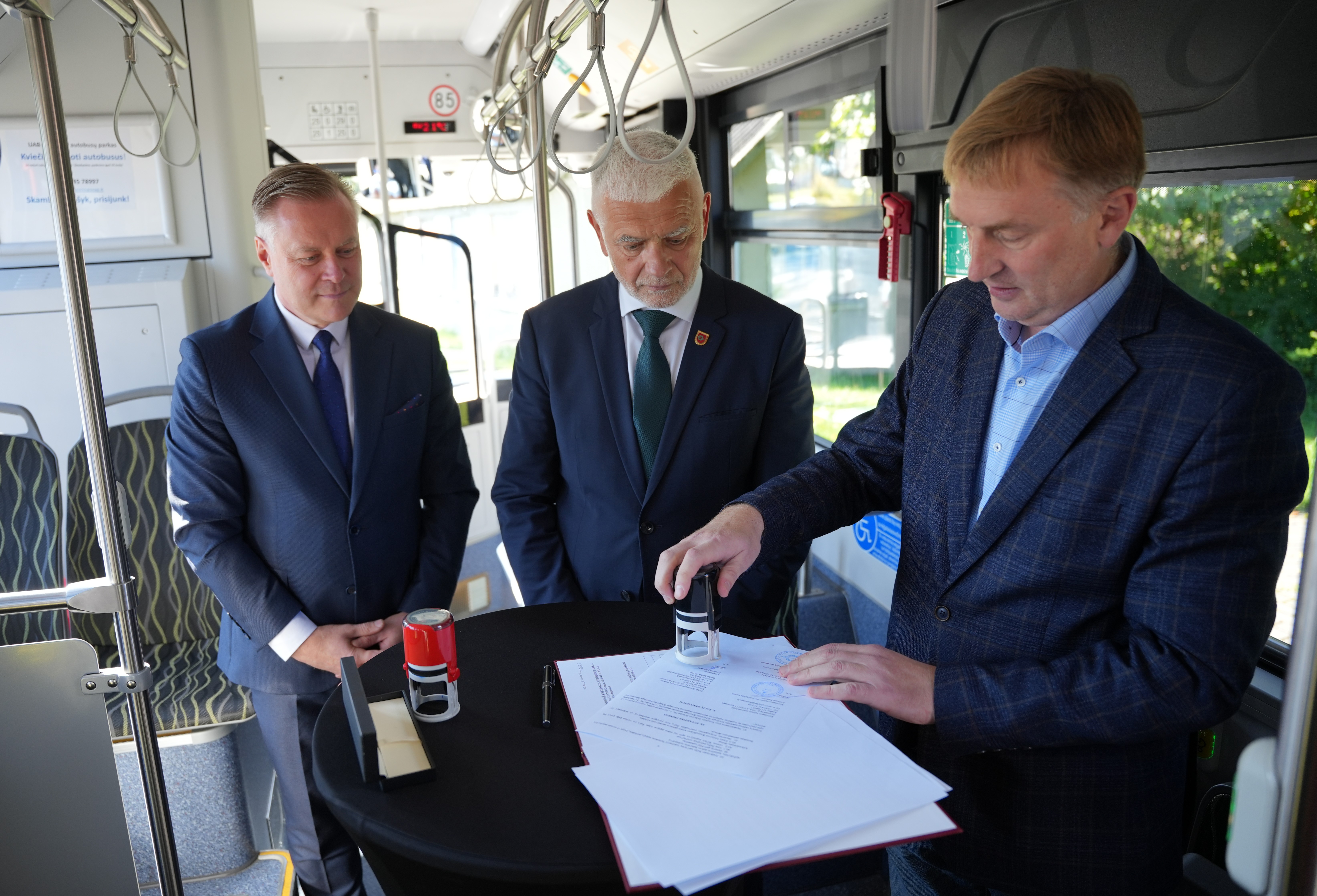 Kretingos ir Klaipėdos rajonai susitarė kartu finansuoti abu rajonus aptarnaujantį autobusų maršrutą Kretingos ir Klaipėdos rajonai susitarė kartu finansuoti abu rajonus aptarnaujantį autobusų maršrutą