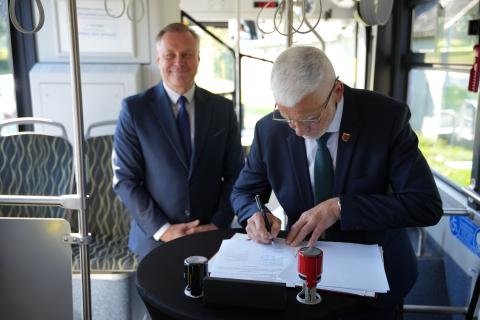 Kretingos ir Klaipėdos rajonai susitarė kartu finansuoti abu rajonus aptarnaujantį autobusų maršrutą Kretingos ir Klaipėdos rajonai susitarė kartu finansuoti abu rajonus aptarnaujantį autobusų maršrutą