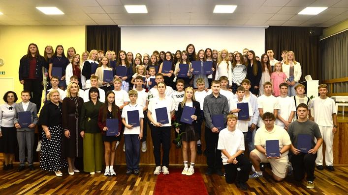 Rajono talentingiausieji vaikai ir jų mokytojai sulaukė įvertinimo Rajono talentingiausieji vaikai ir jų mokytojai sulaukė įvertinimo