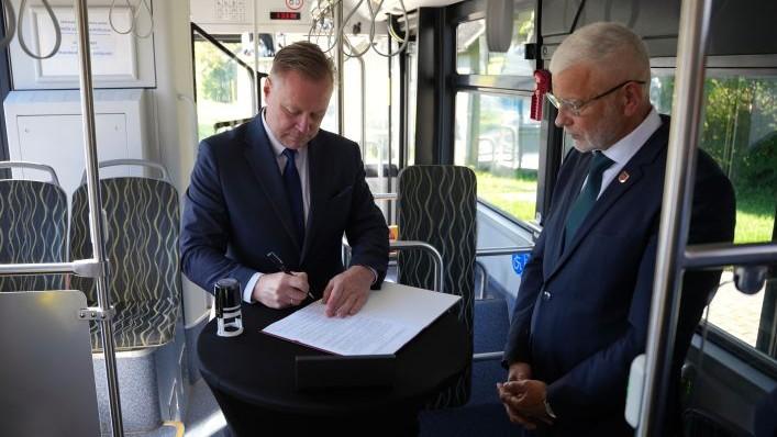 Kretingos ir Klaipėdos rajonai susitarė kartu finansuoti abu rajonus aptarnaujantį autobusų maršrutą