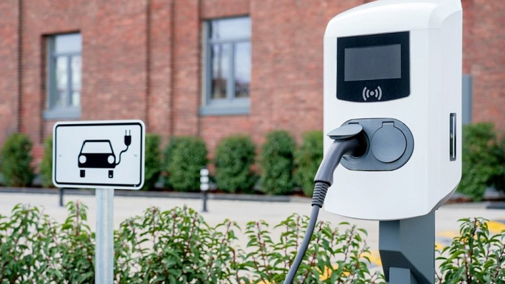 Iki rugsėjo 30 d. gyventojai vis dar gali teikti paraiškas privačių įkrovimo stotelių finansavimui