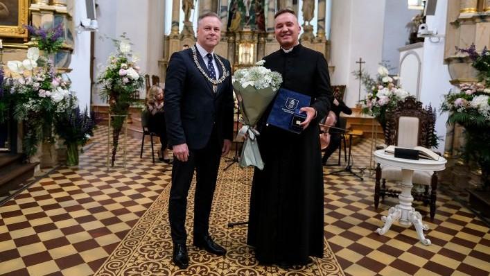 Nusipelniusiam dvasininkui suteiktas Kretingos rajono Garbės piliečio vardas