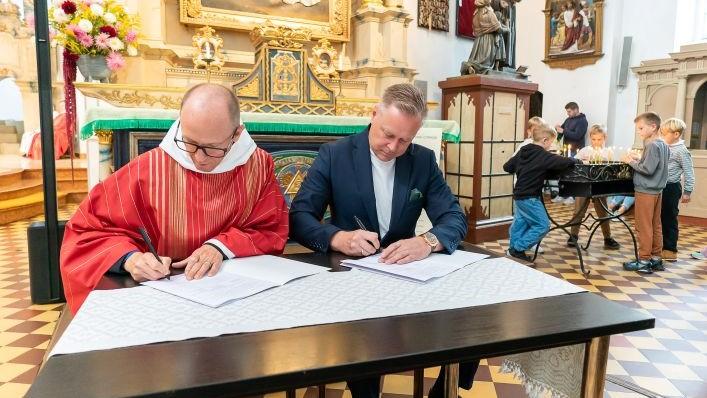 Pasirašyta bendradarbiavimo sutartis su Mažesniųjų brolių ordino Lietuvos Šv. Kazimiero provincija